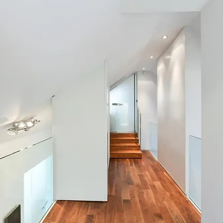 Apartman Luxury Penthouse With Sauna, Terrace, 250m2, 5bdrm, 3bthrm *