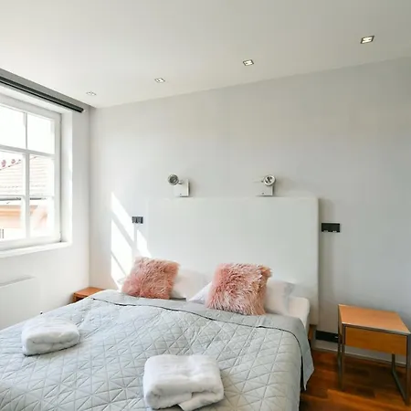 Apartman Luxury Penthouse With Sauna, Terrace, 250m2, 5bdrm, 3bthrm *