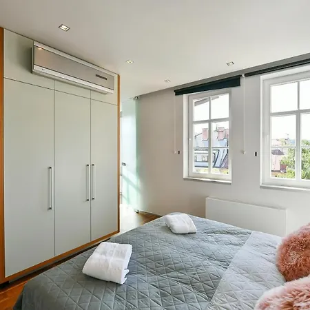 Luxury Penthouse With Sauna, Terrace, 250m2, 5bdrm, 3bthrm Prága
