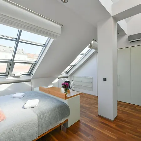 Luxury Penthouse With Sauna, Terrace, 250m2, 5bdrm, 3bthrm Apartman Prága