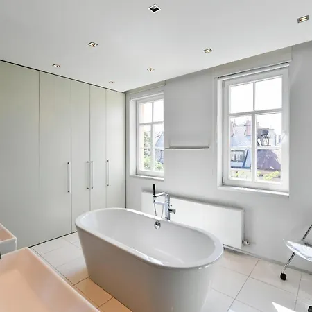 Luxury Penthouse With Sauna, Terrace, 250m2, 5bdrm, 3bthrm アパート