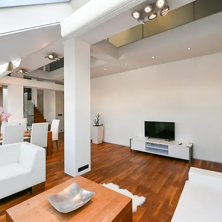 Luxury Penthouse With Sauna, Terrace, 250m2, 5bdrm, 3bthrm アパート *